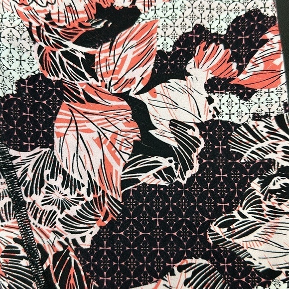 Lululemon Wunder Under Luxtreme High Rise Artisan Spring Lunar New Year Size 2 - Picture 7 of 11